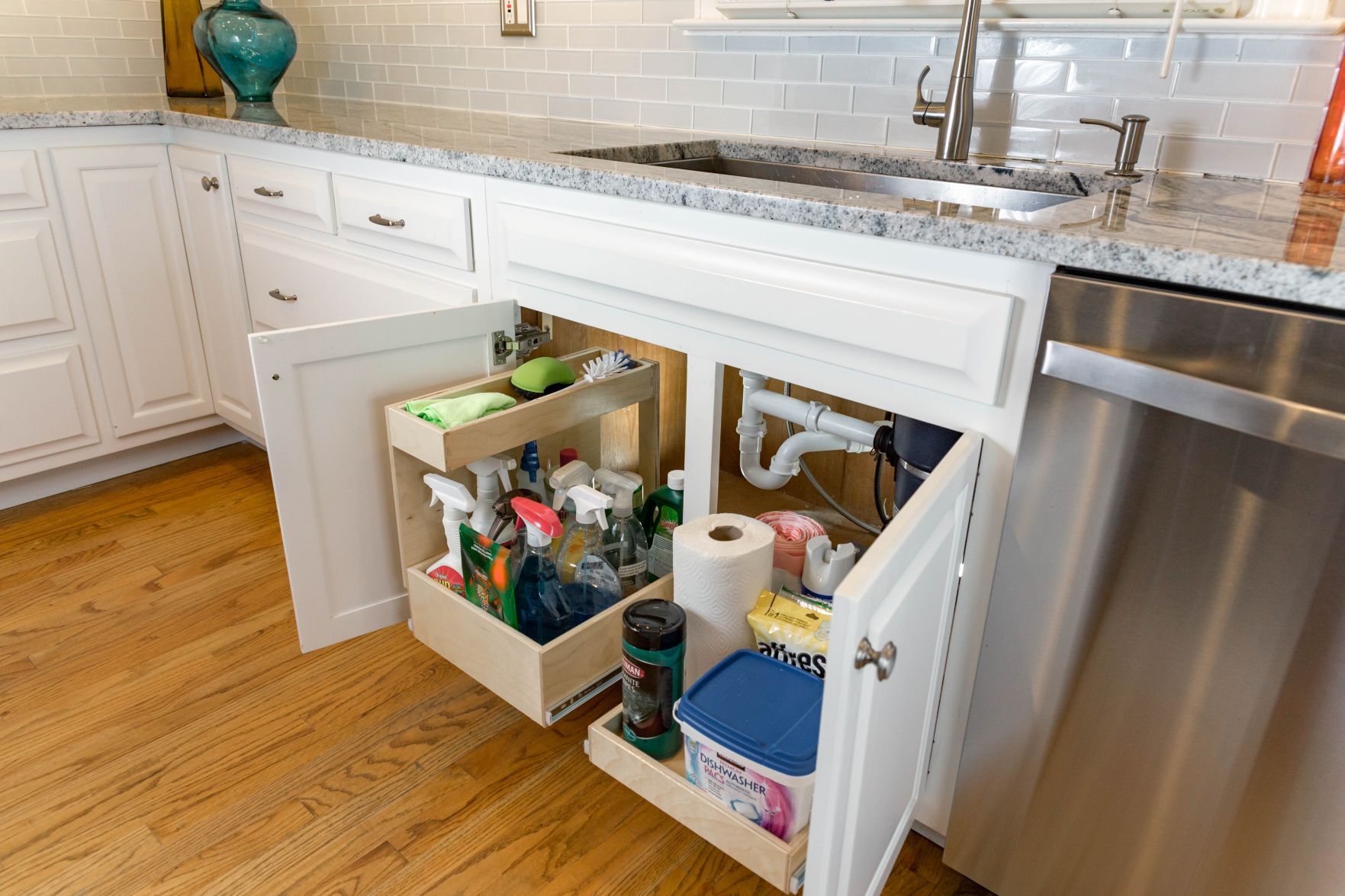 Kitchen sink shelving